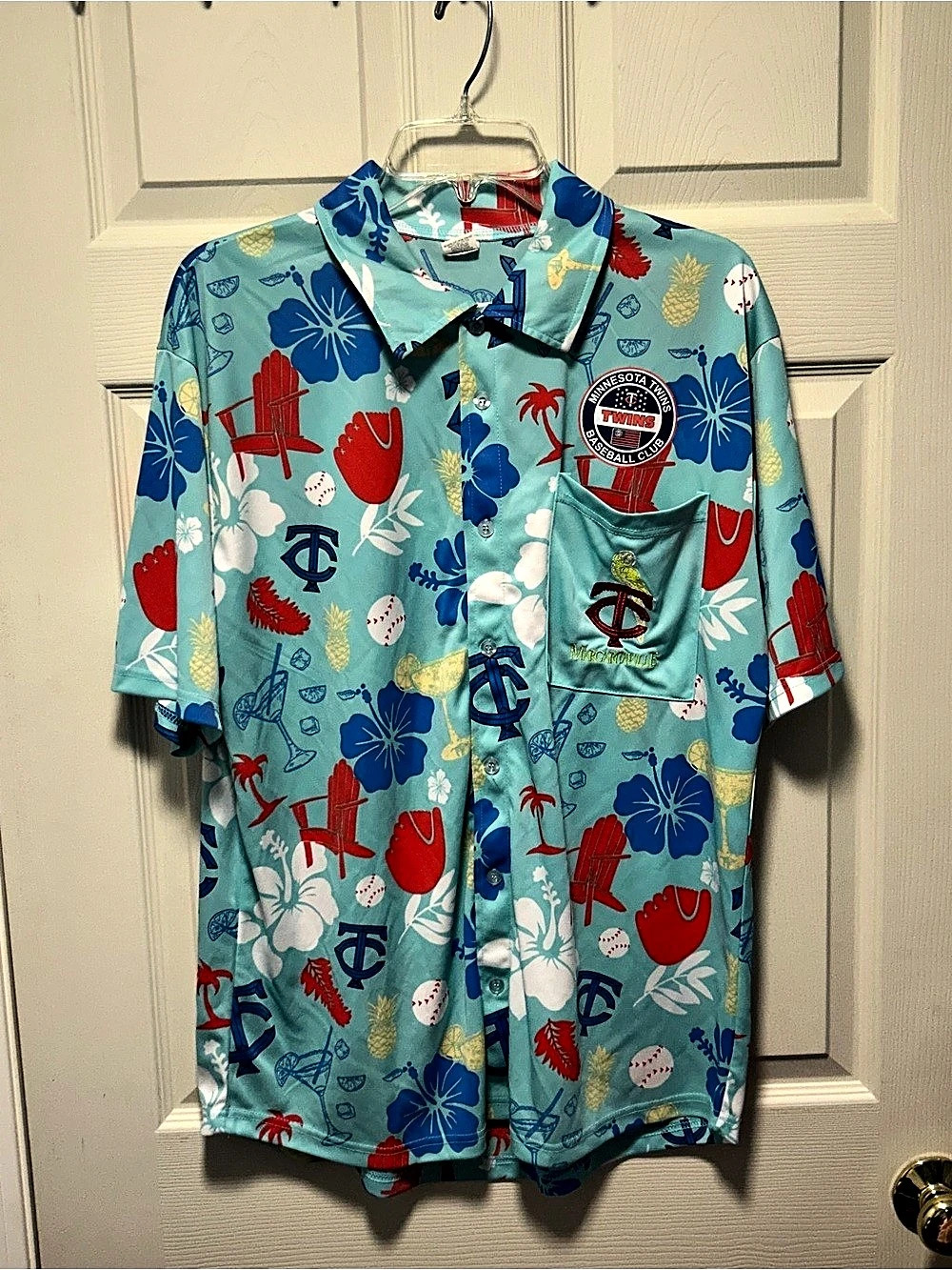 Minnesota Twins Margaritaville Men's Size Medium Floral Aloha Hawaiian Shirt